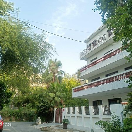 Oyo Metro View Residency Near Snow World Hotel Noida Bagian luar foto