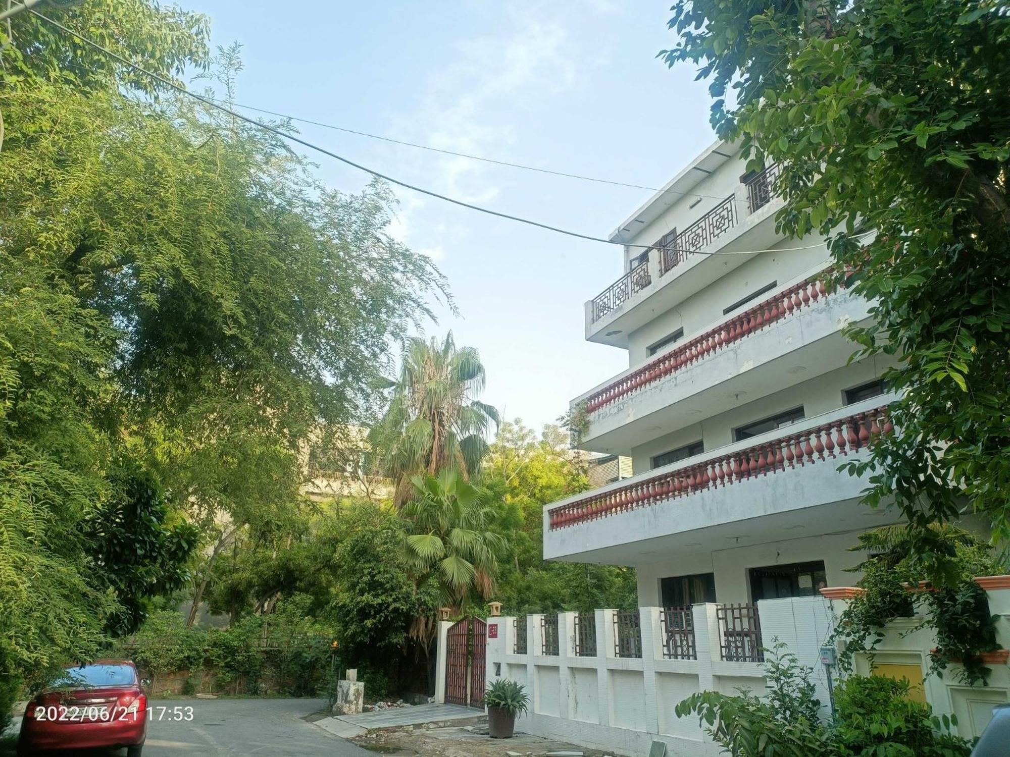 Oyo Metro View Residency Near Snow World Hotel Noida Bagian luar foto